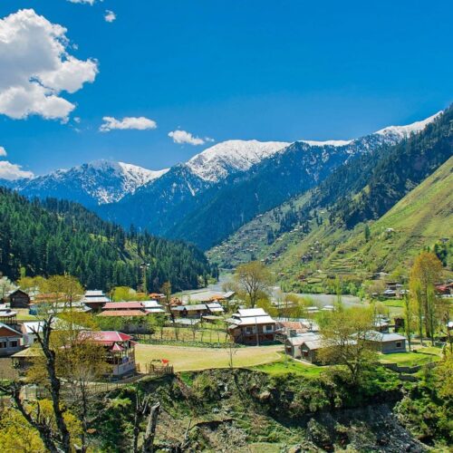Srinagar Gulmarg Pahalgam Tour Package 5 Days for 4 PAX.