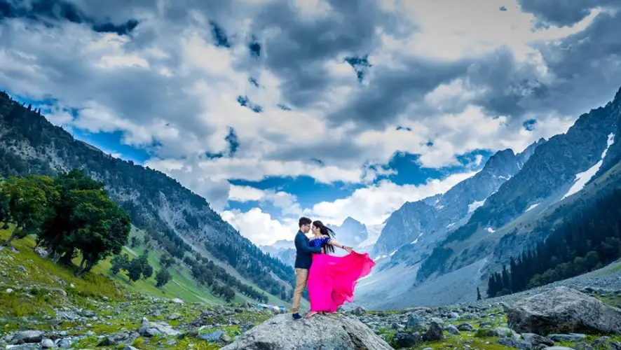 Kashmir Couple Tour Package